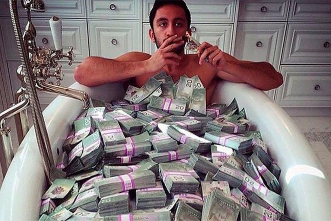 Мужик с деньгами