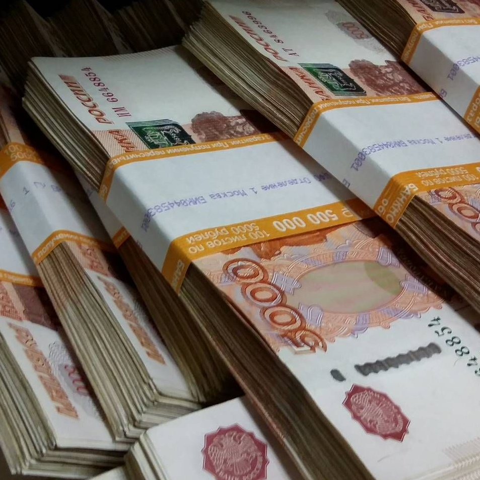 Рубли 5000 в хранилище денег