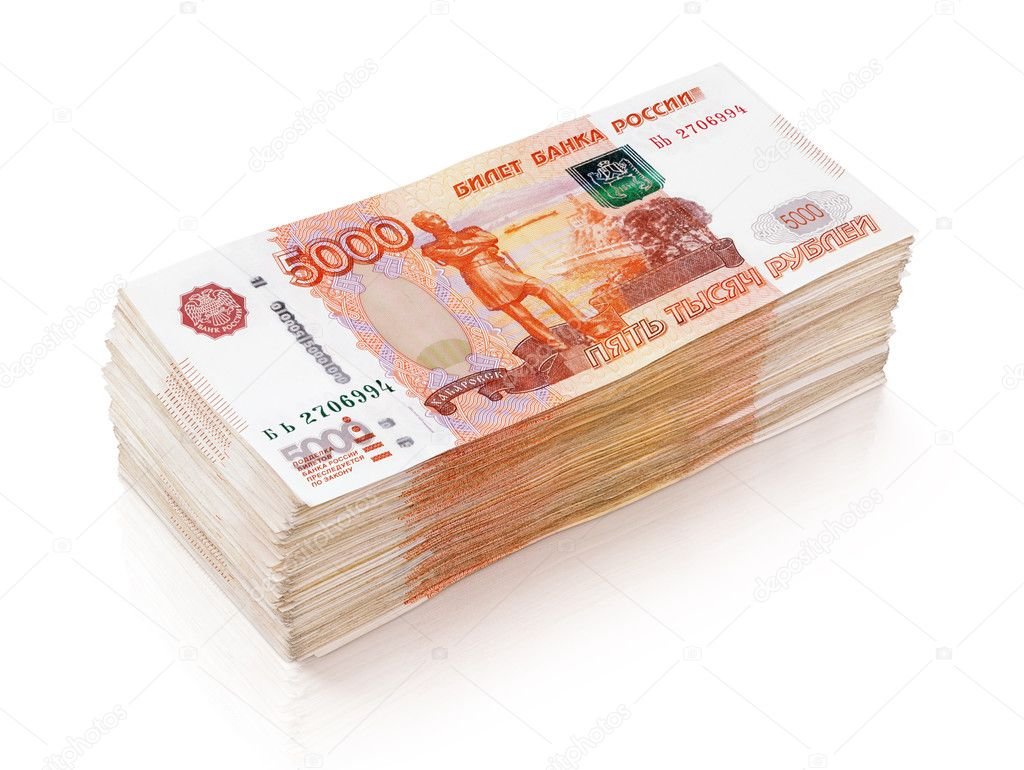 Пятитысячные купюры в руках