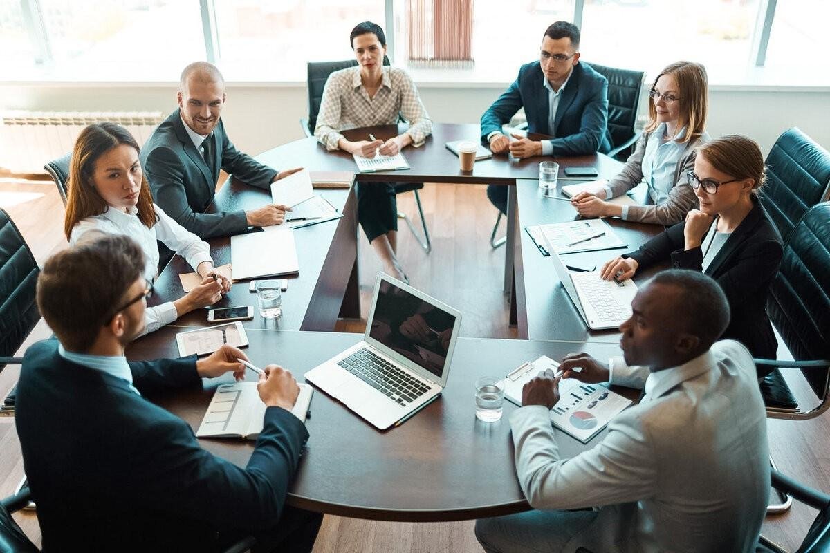 Люди на совещании