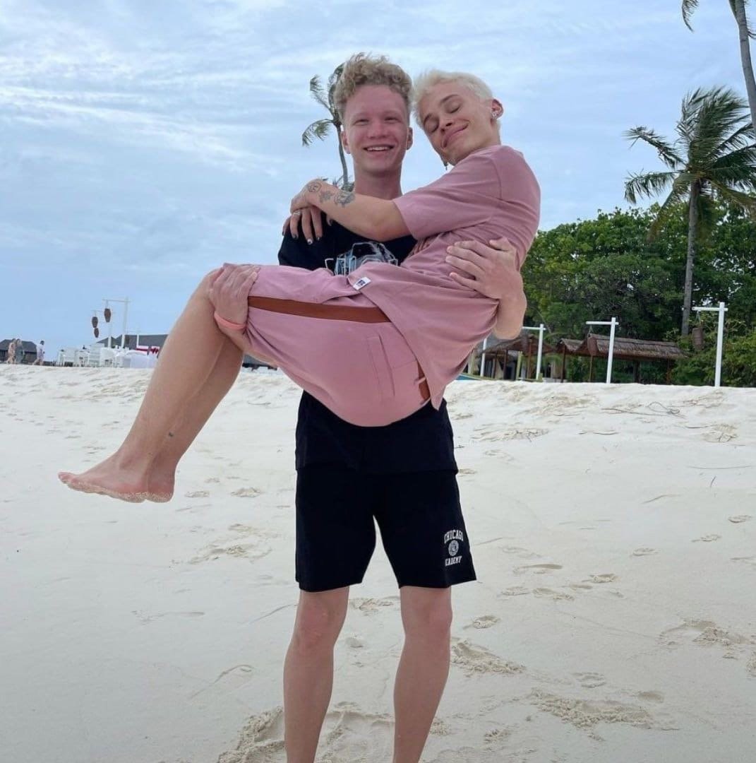 Даня Милохин родители