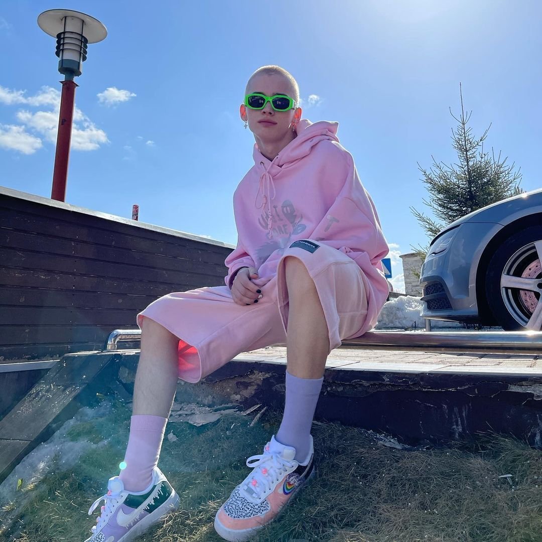 Милохин в розовом