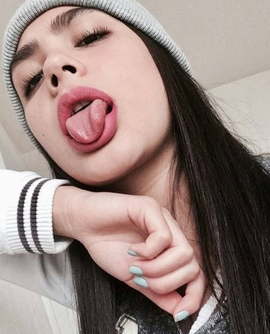 Палец в рот