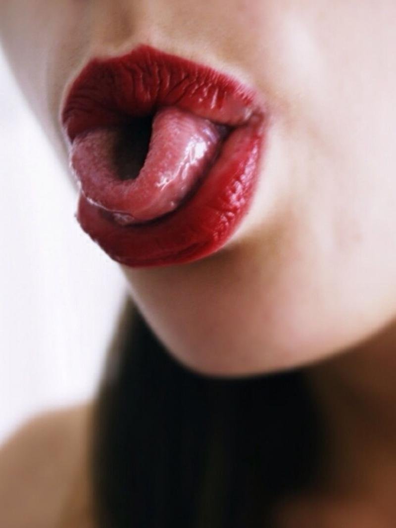 Аниме губы с клыками