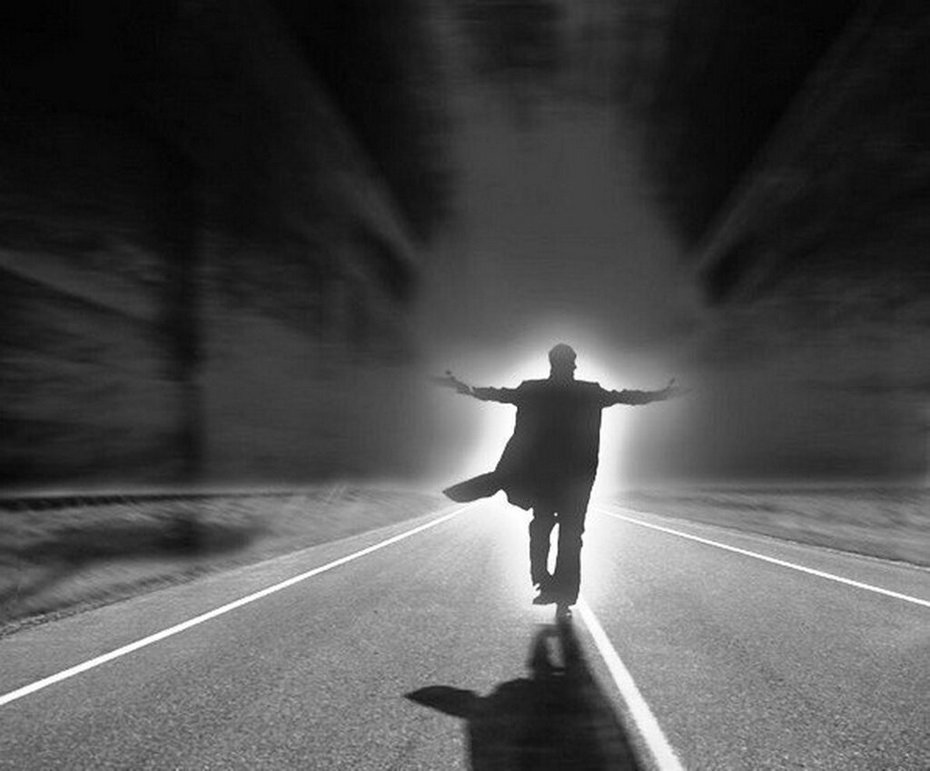 Человек на дороге ночью