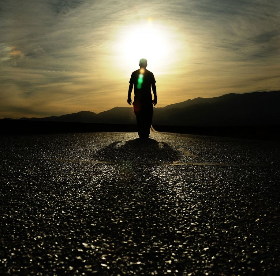 Человек уходит