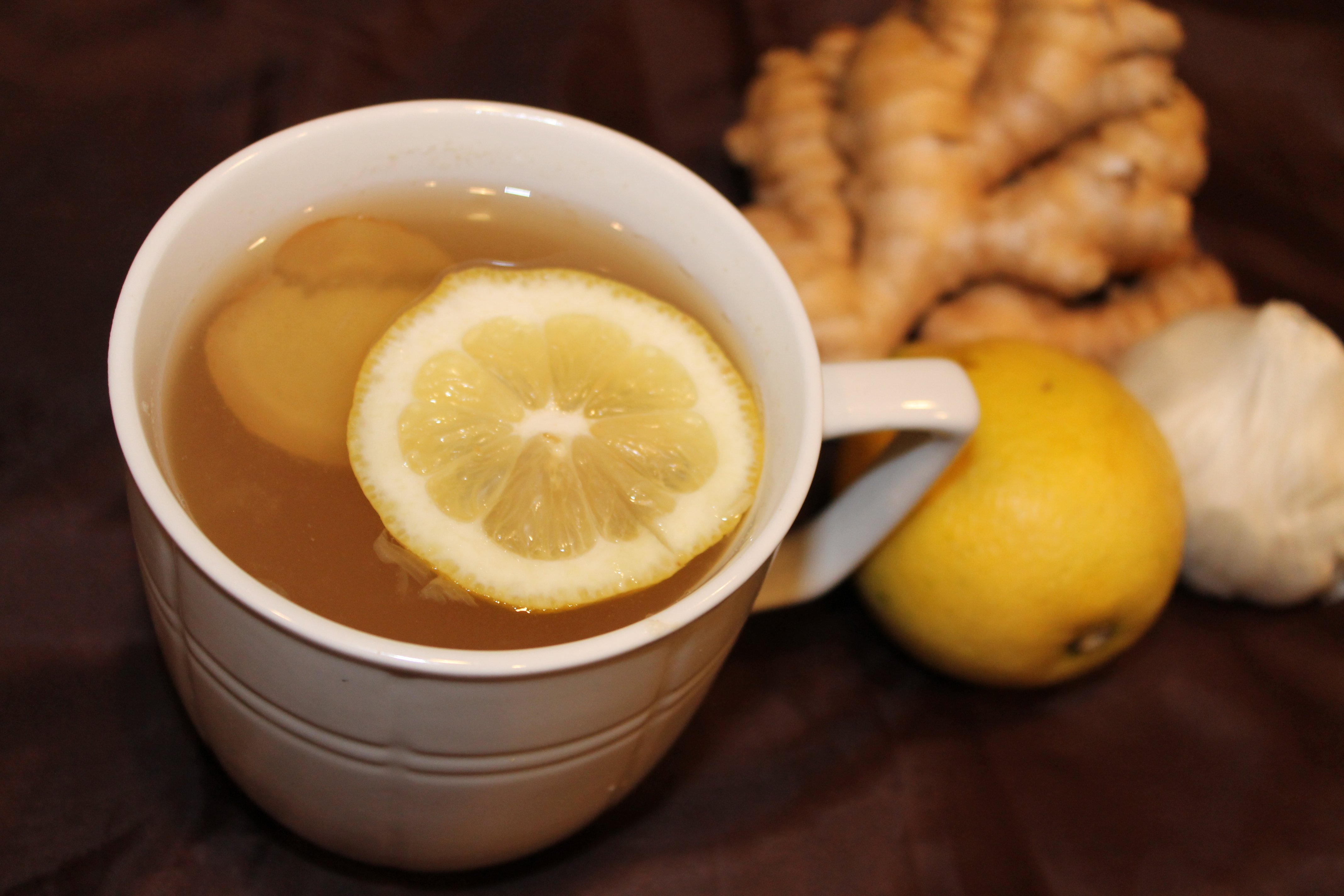 Что будет если пить чай с лимоном. Лимон Чой. Чай с лимоном. Имбирный чай с лимоном. Чай с имбирем.