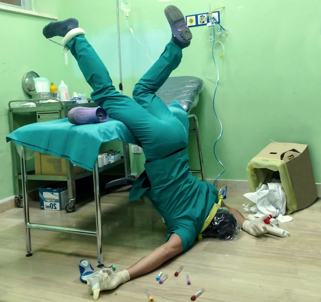 Кабина заваленная документами