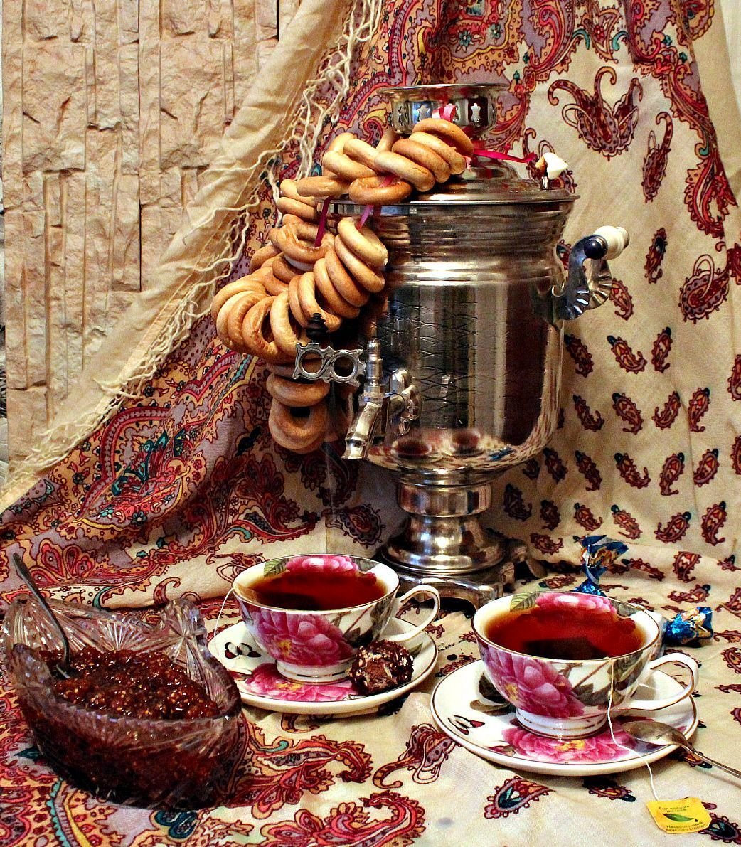 Чаепитие с самоваром и баранками
