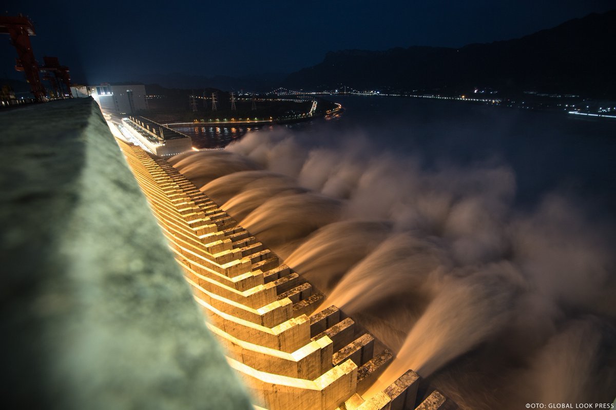 Китайская дамба. ГЭС три ущелья Китай. Плотина 3 ущелья Китай. Плотина «три ущелья» (three gorges dam), Китай. ГЭС на реке Янцзы.
