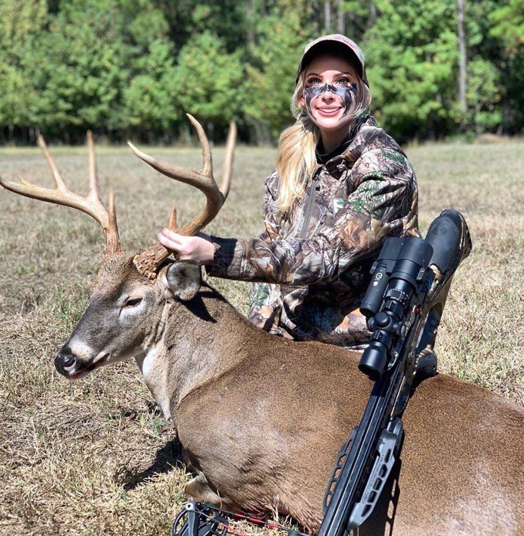 Девушки на охоте