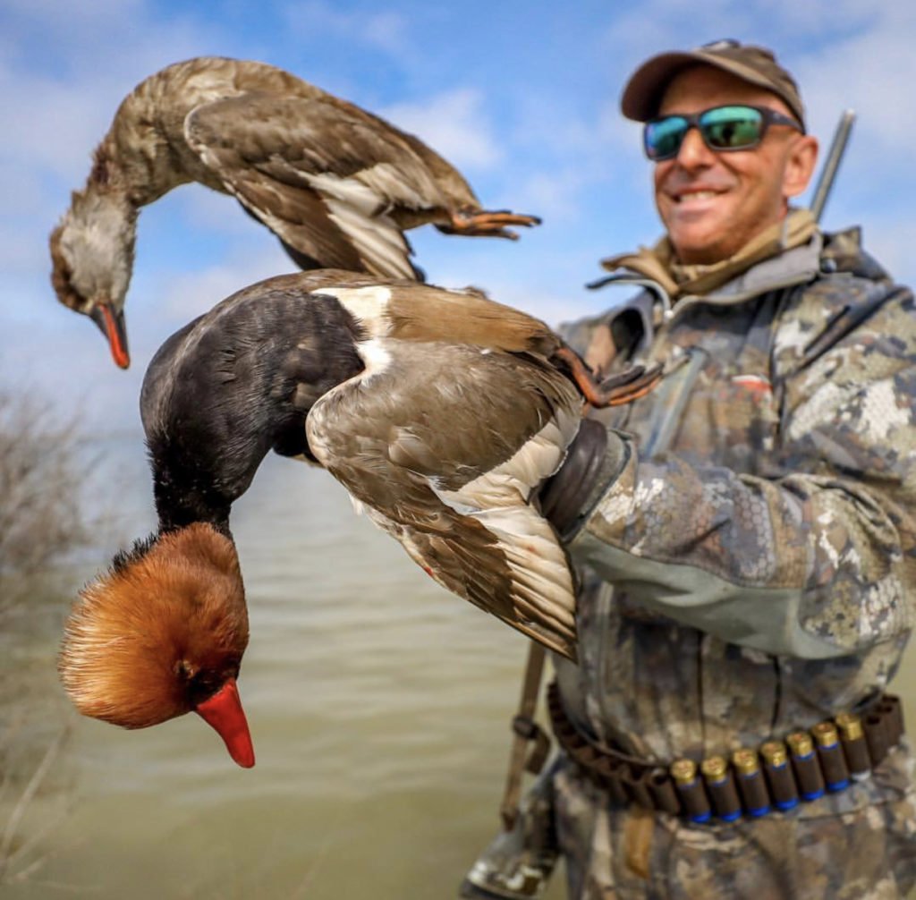 Женщины-охотницы с добычей