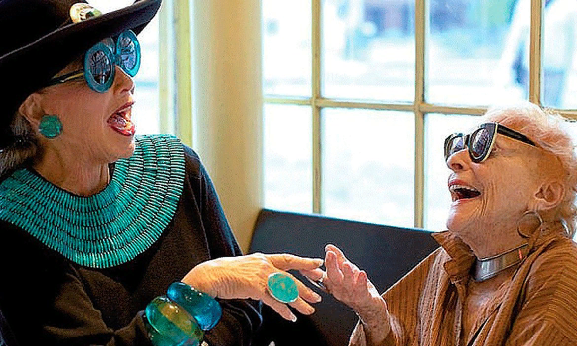 Модные старушки подружки