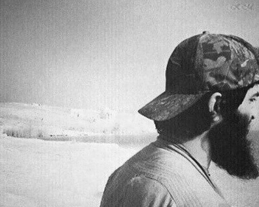 Смотрит на мысли