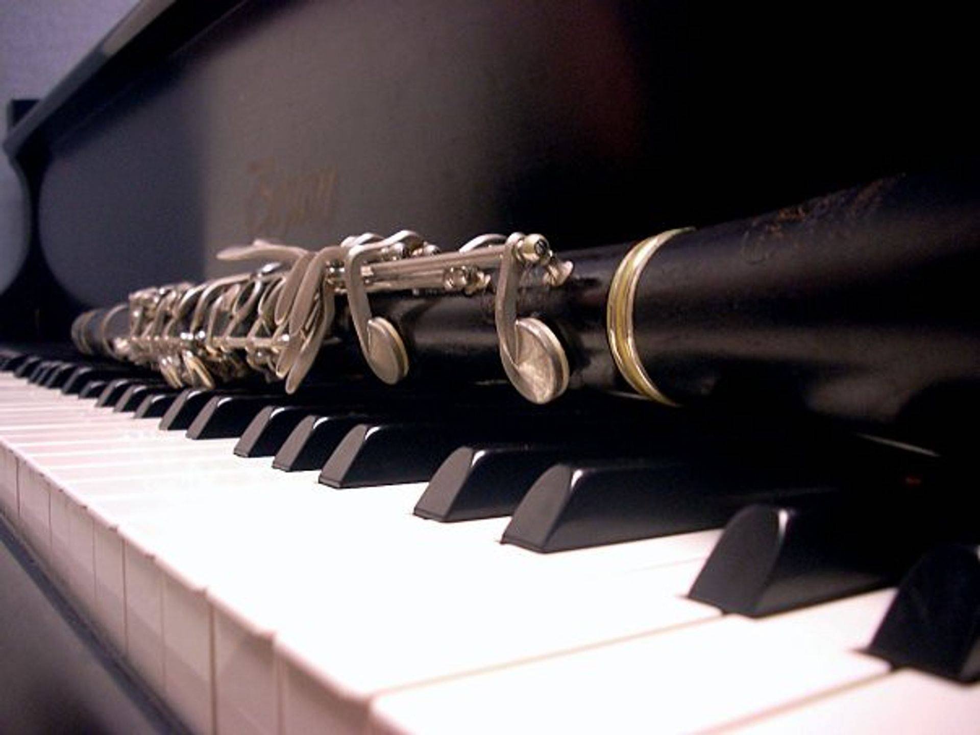 Саксофон фортепьяно пианино кларнет