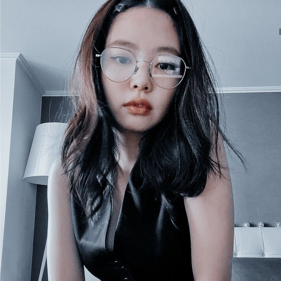 Дженни Ким селфи 2021