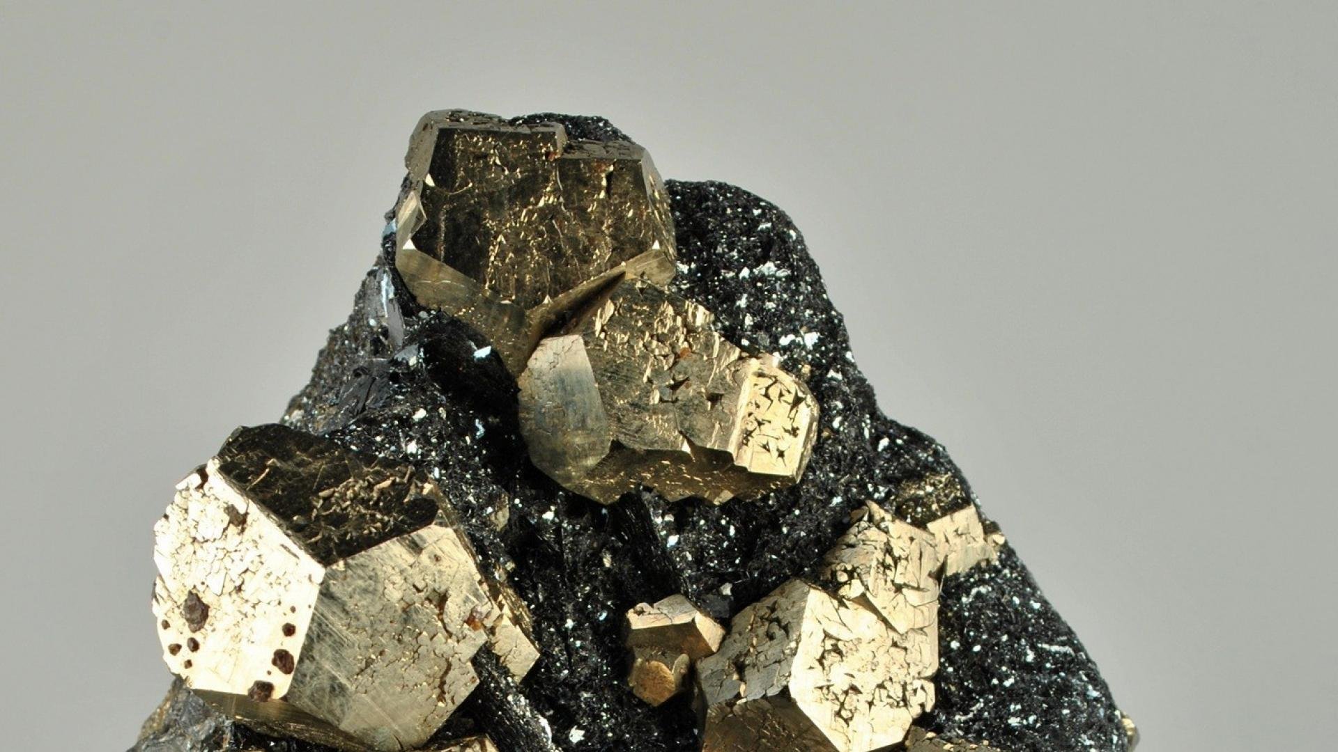 Свинец 2 уран. Сферолиты пирит. Пирит / минерал. Золото в угле. Руды редких металлов.