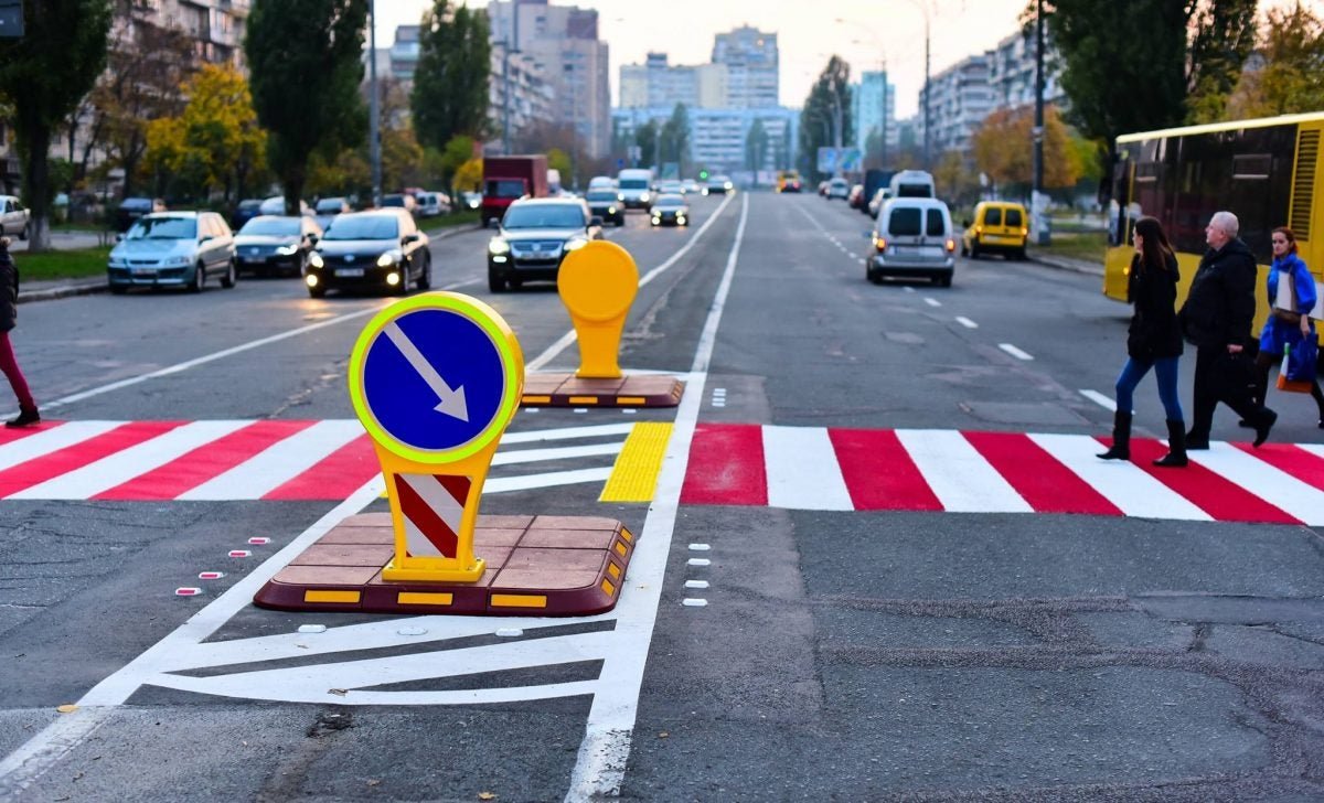 Островок безопасности на перекрестке