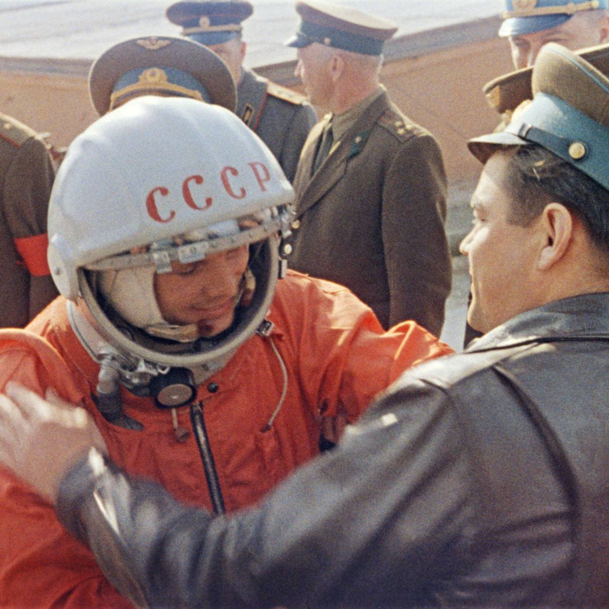 12 Апреля 1961 года Юрий Гагарин приземлился