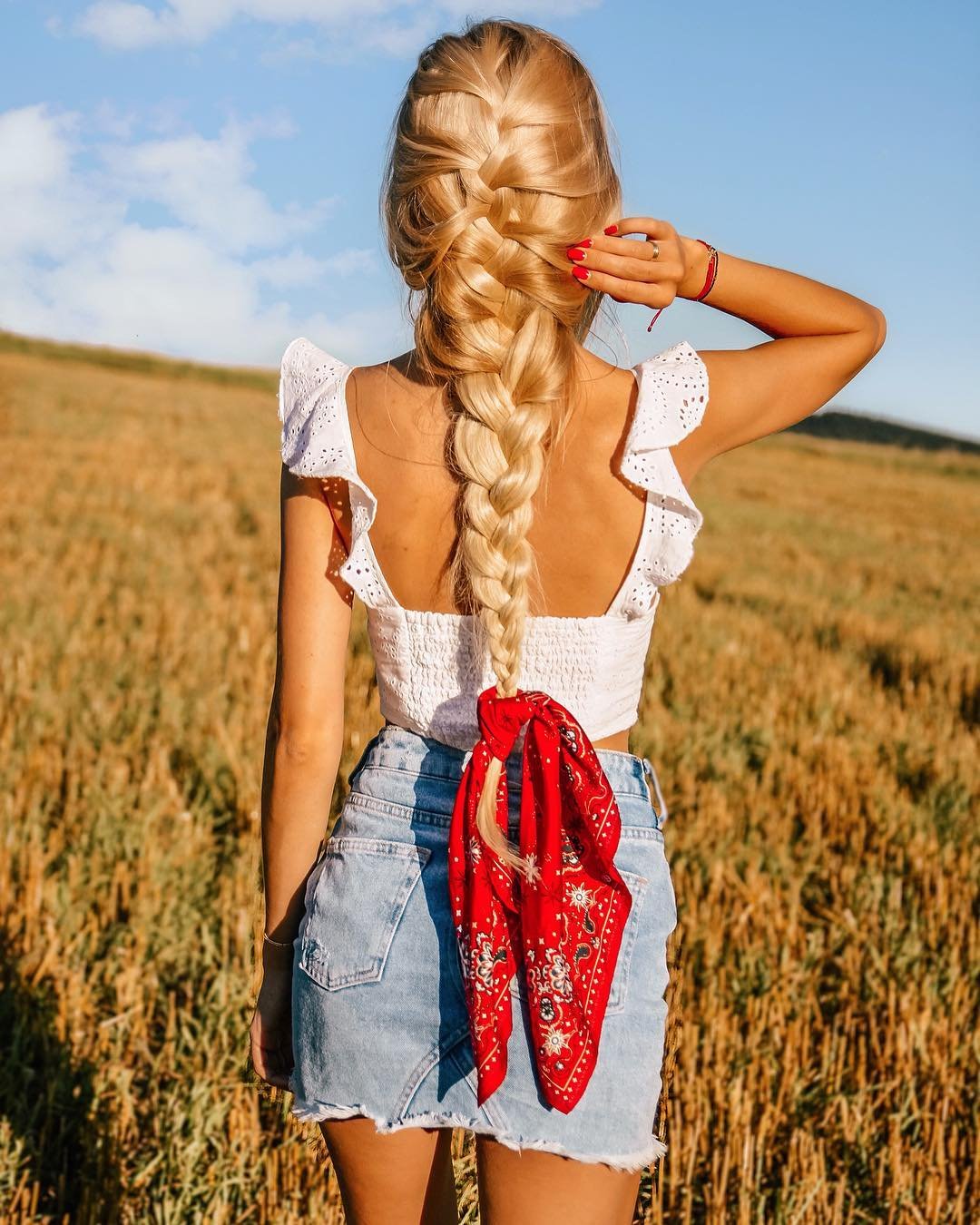 Платок вплетенный в косу