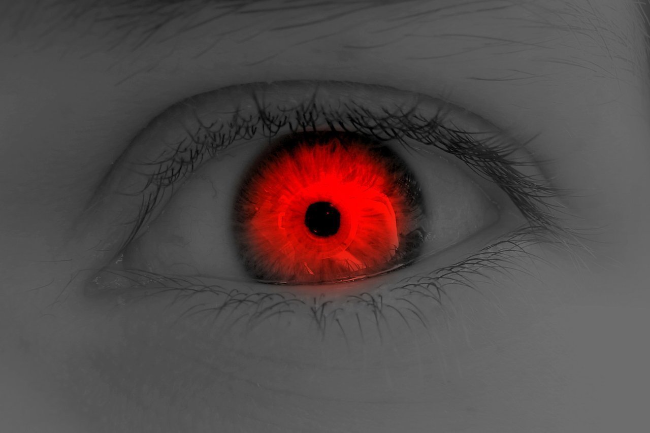Красные Дьявольские глаза