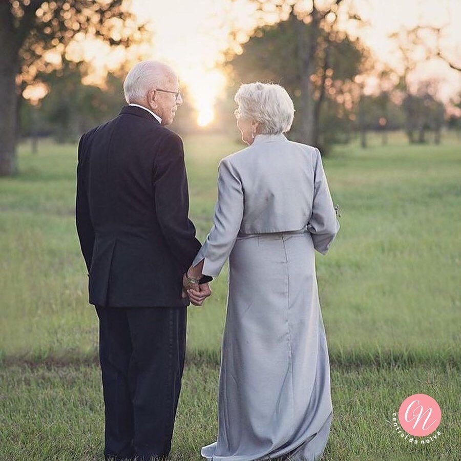 Пожилые влюбленные пары