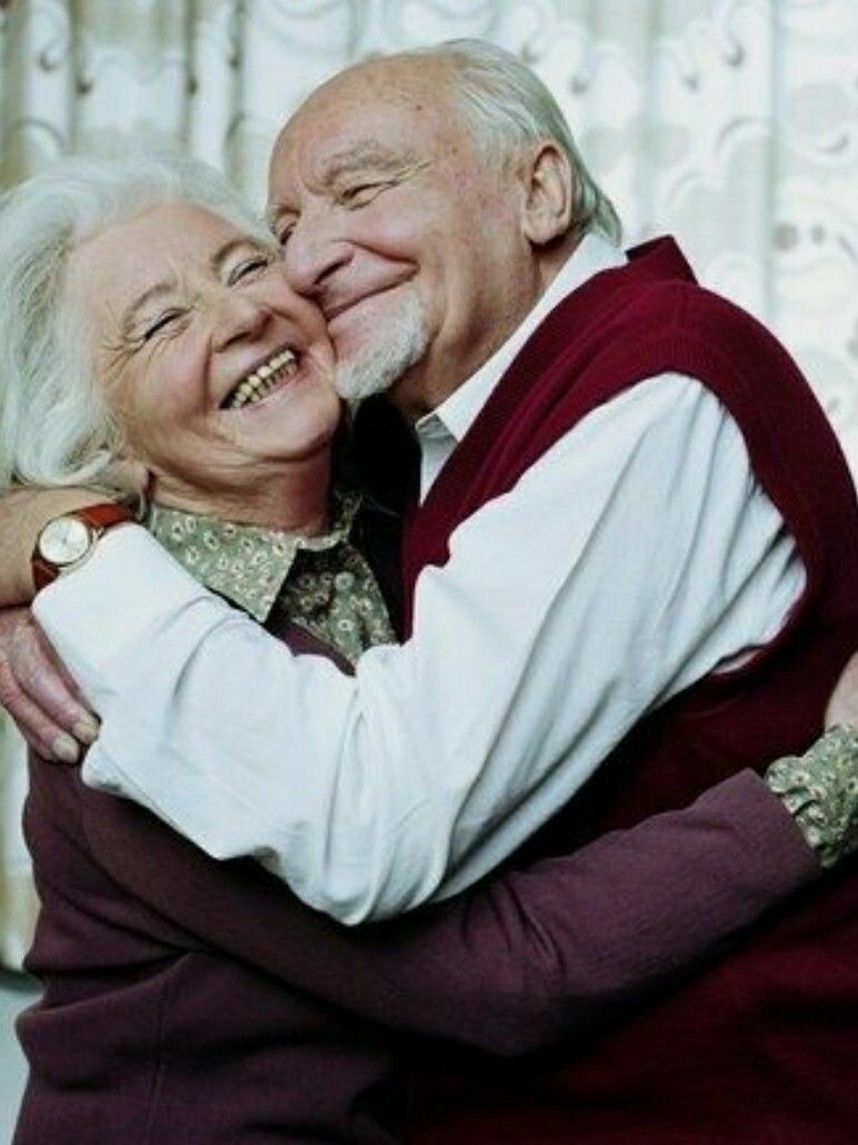 Пожилые влюбленные пары