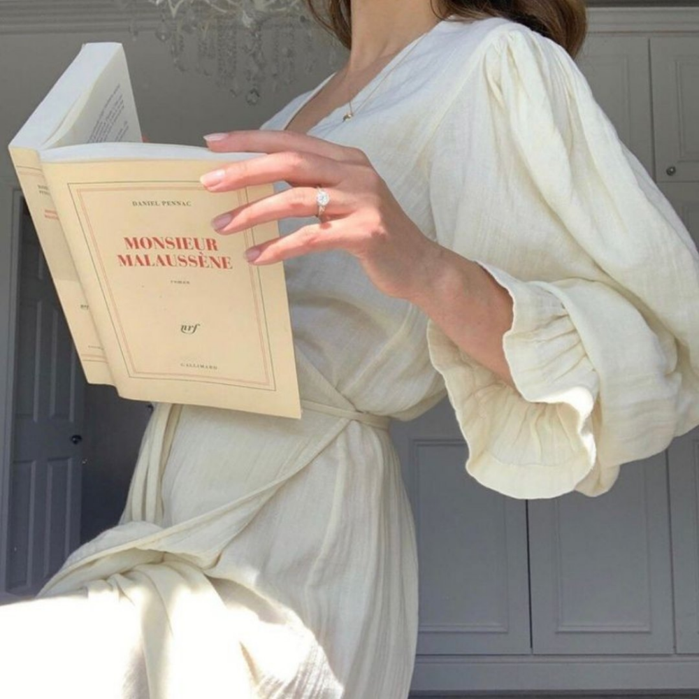 Краска коробочка черная с золотым рисунком