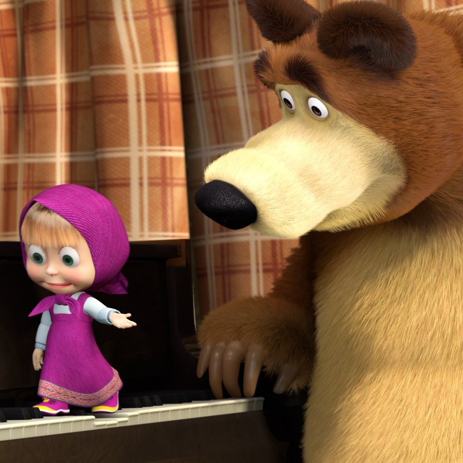 Маша и медведь смотрят вперед