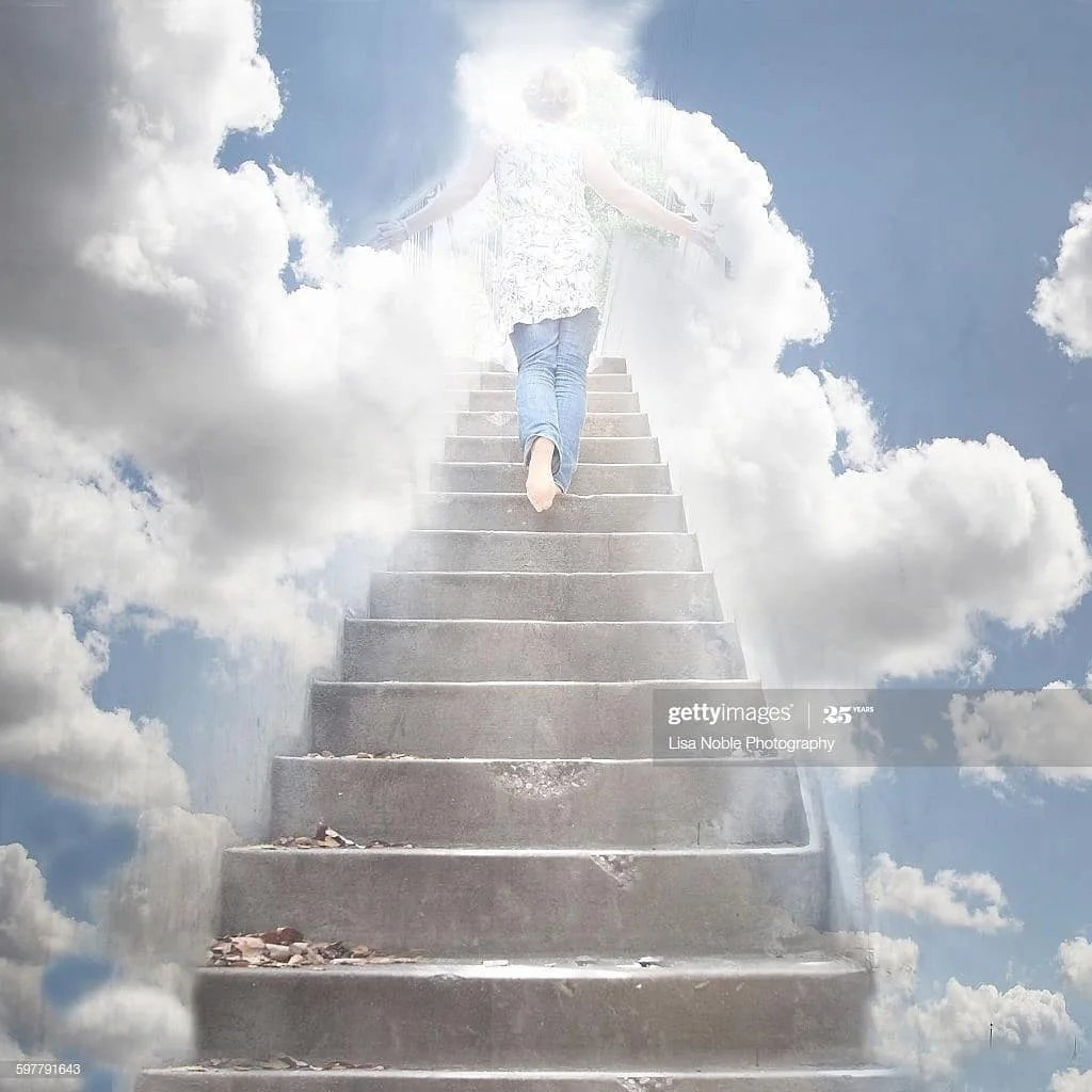 Ушедшие в небеса картинки. Лестница в небо. Девушка по лестнице в небо. Лестница на небеса. Ангел на лестнице.