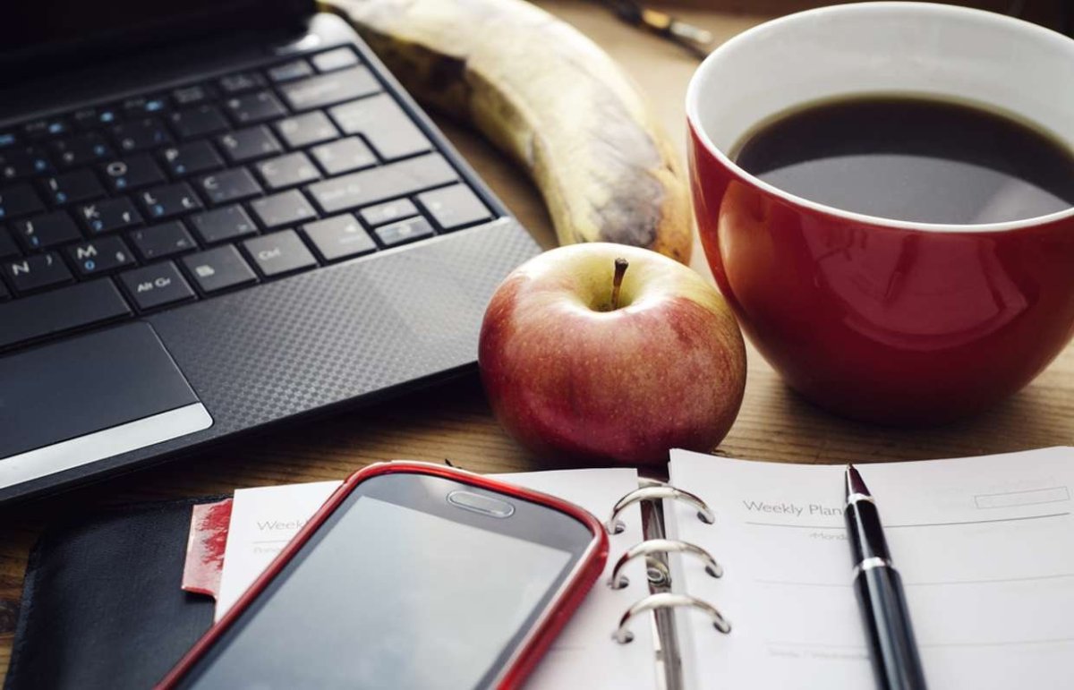 Кофе на столе бухгалтера