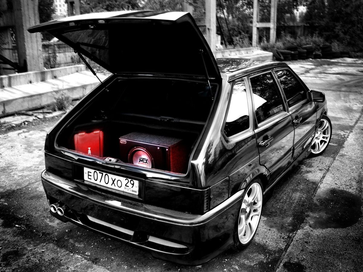 ВАЗ 2114 черная с сабом