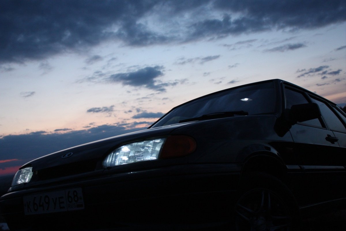 ВАЗ 2114 черная ночью