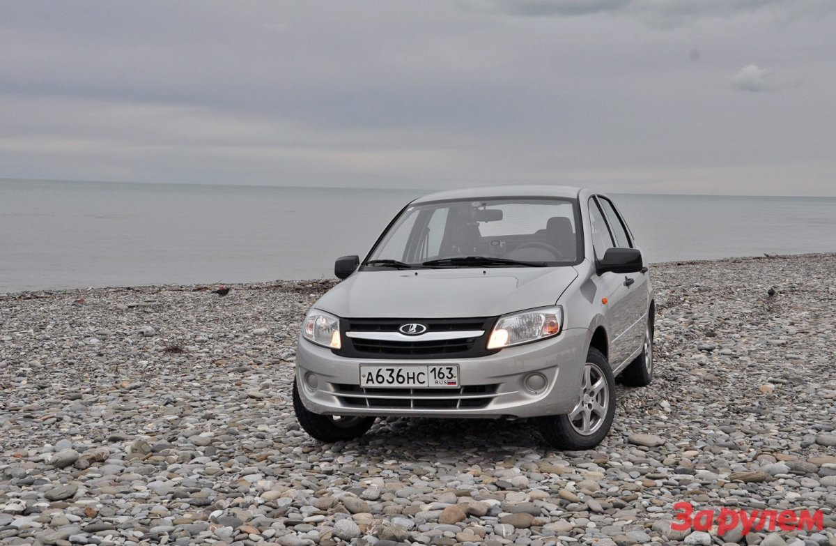 Лада Гранта белая спорт ночью