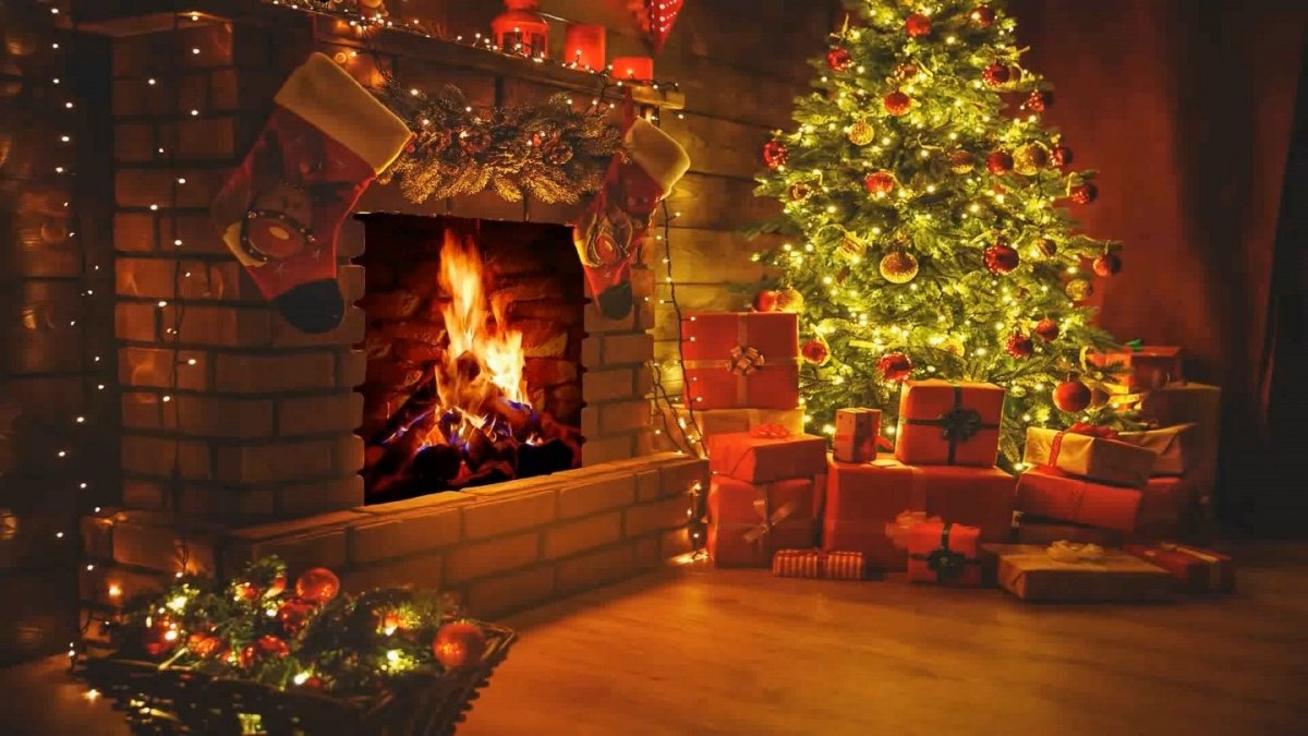Новогодняя комната с камином