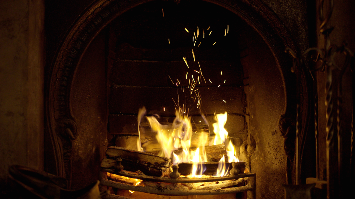 Камин с огнем на рабочий стол