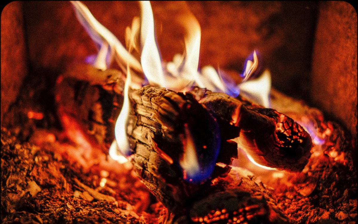 Заставка камин