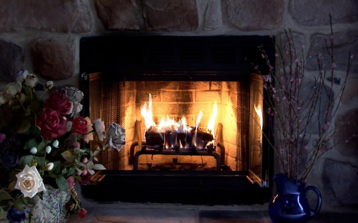 Заставка на рабочий стол камин