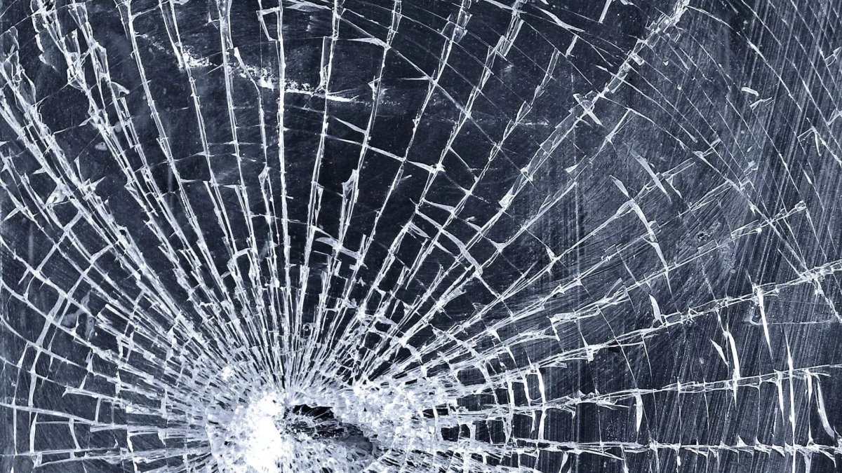 Разбитое стекло