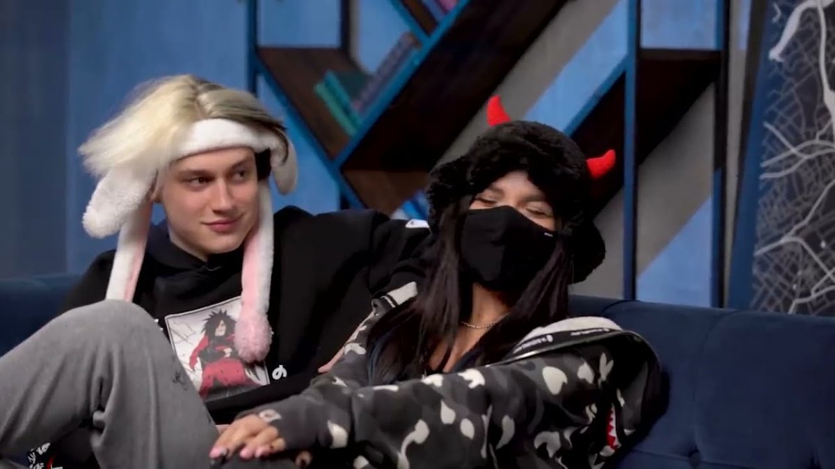 Амина тендерлибае в маске