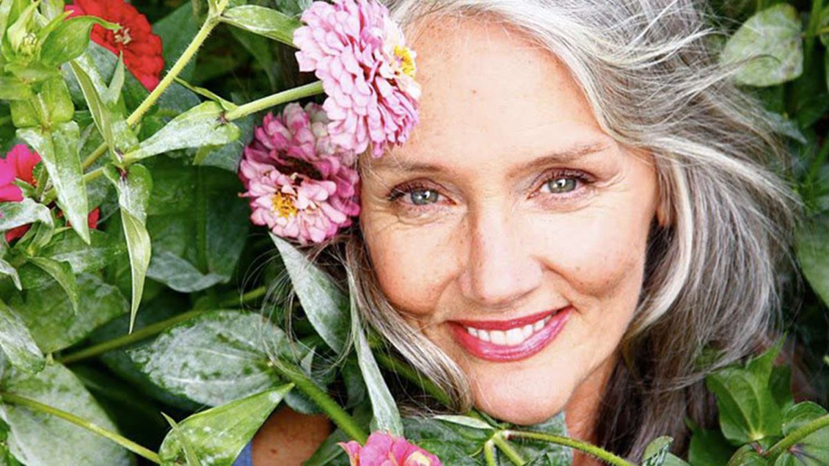 Группа пожилых женщин