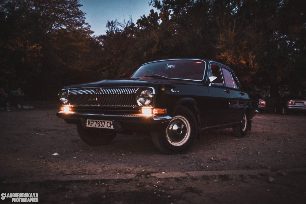 ГАЗ 3102 ночью