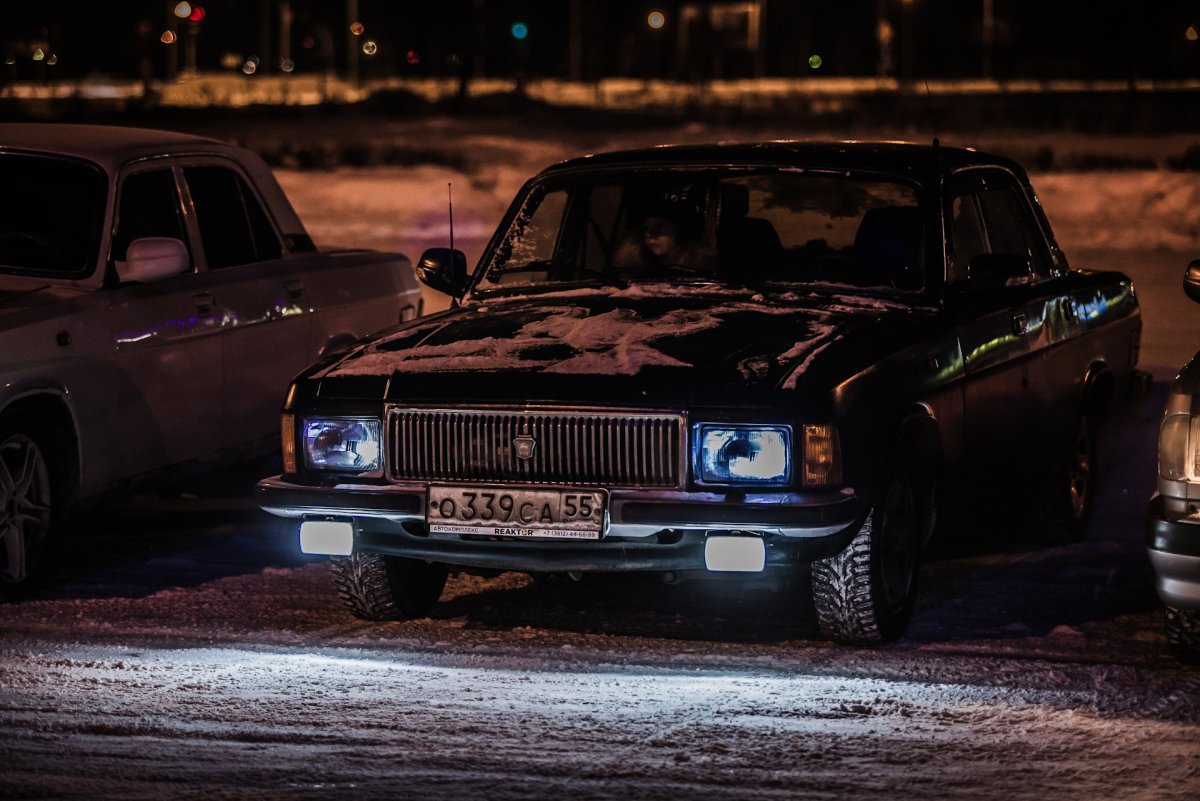 ГАЗ 3102 ночью