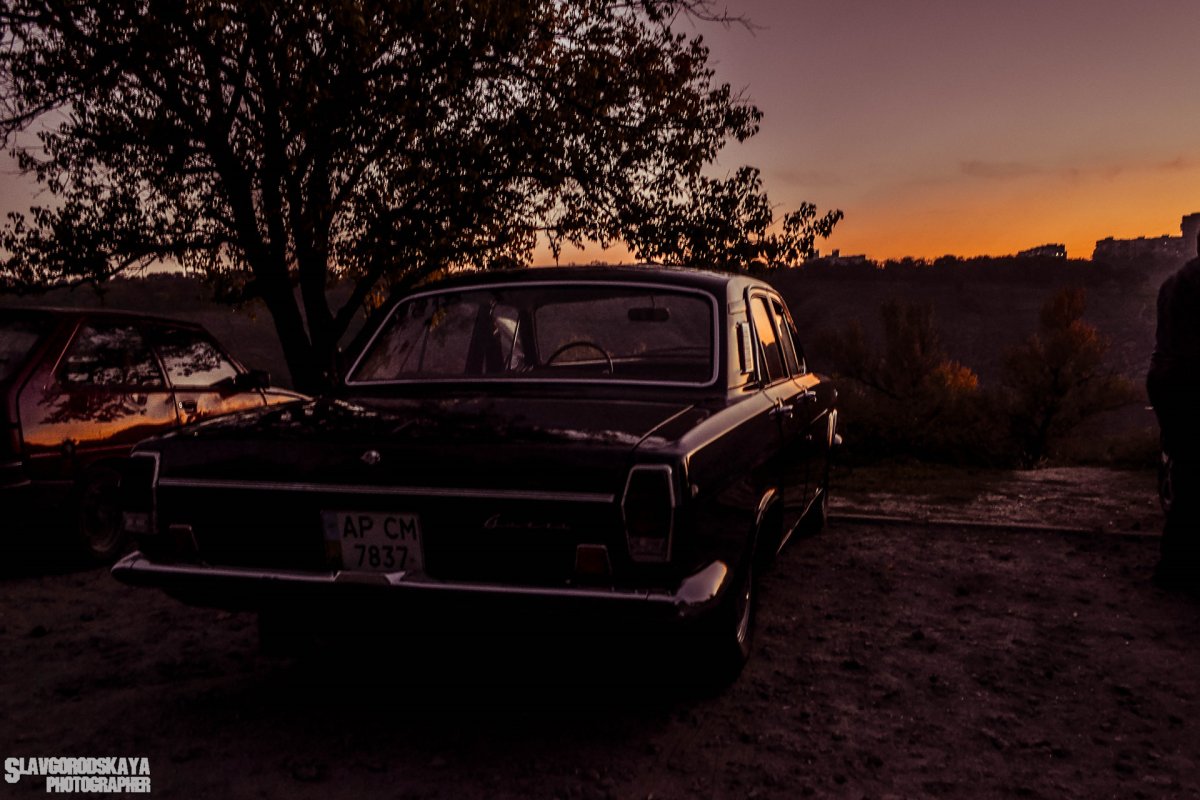 Волга ГАЗ 24 ночью