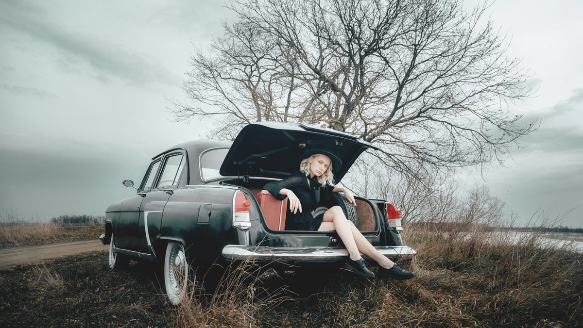 Осенняя фотосессия в багажнике машины