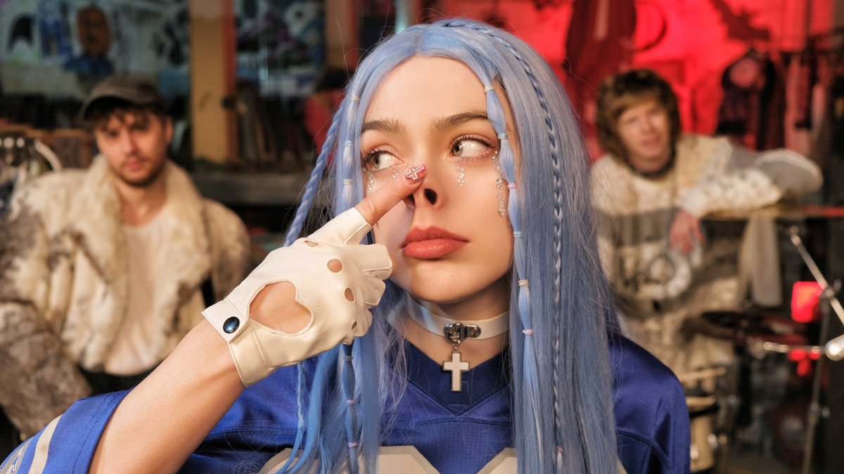 Эвелон синие волосы