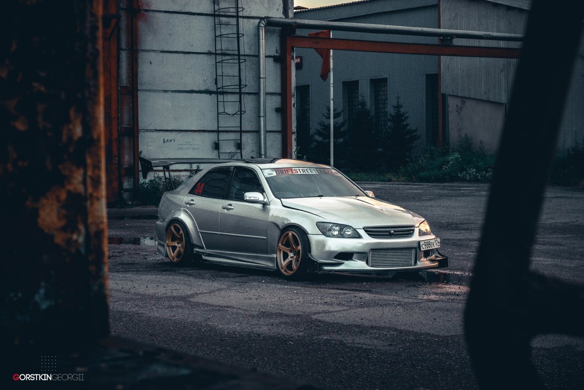 Altezza f Edition