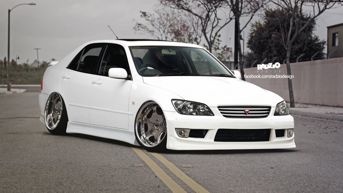 Toyota Altezza красная