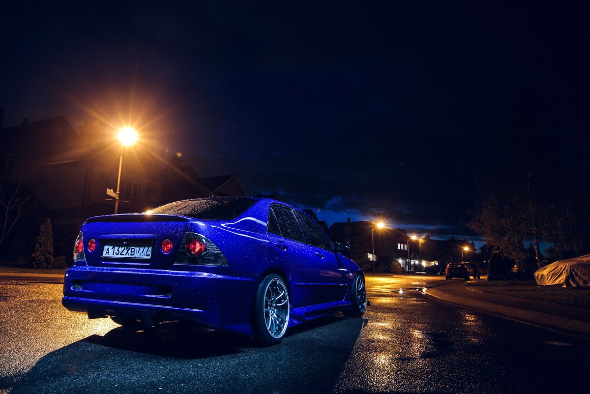 Тойота Альтеза серебристая