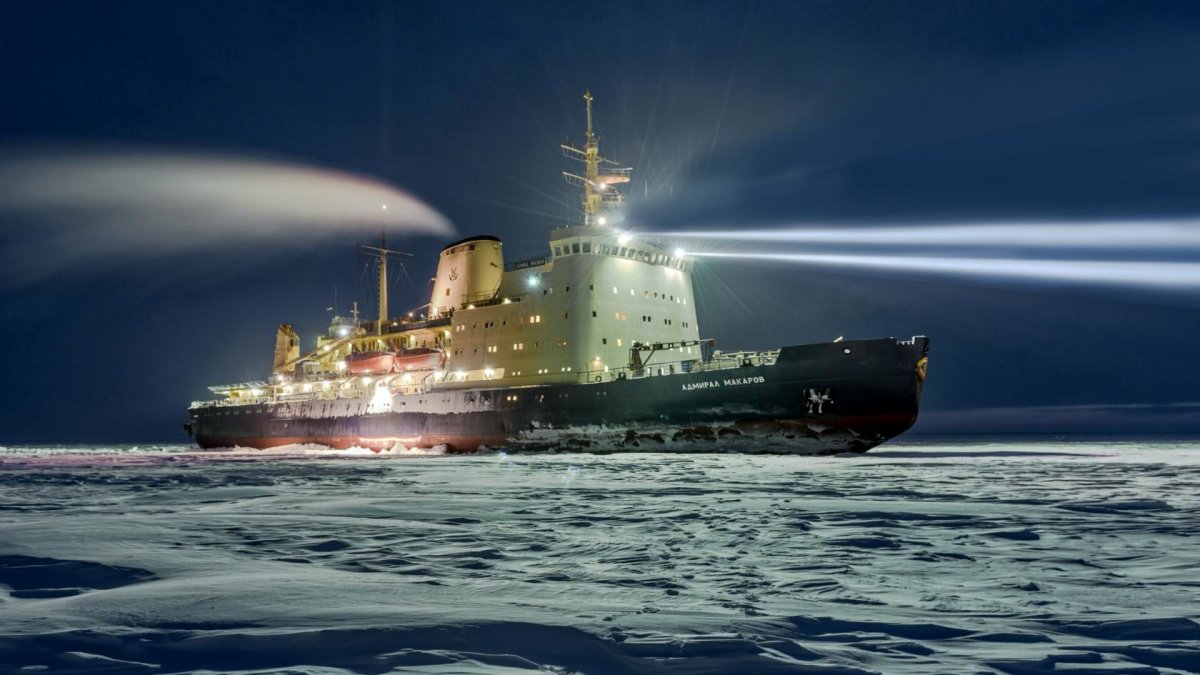 Адмирал Макаров ледокол, 1975